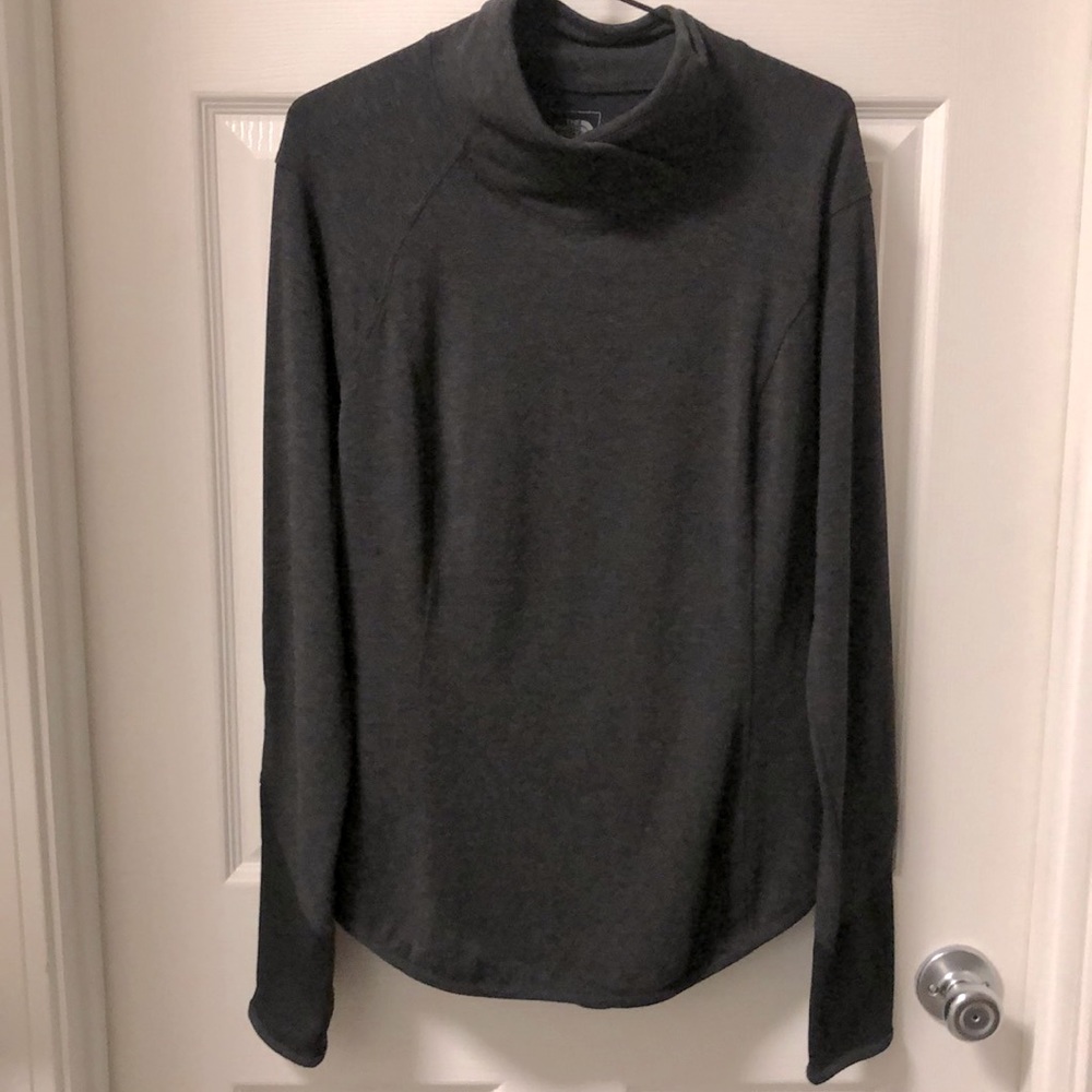The North Face Mockneck Pullover w/thumb holes